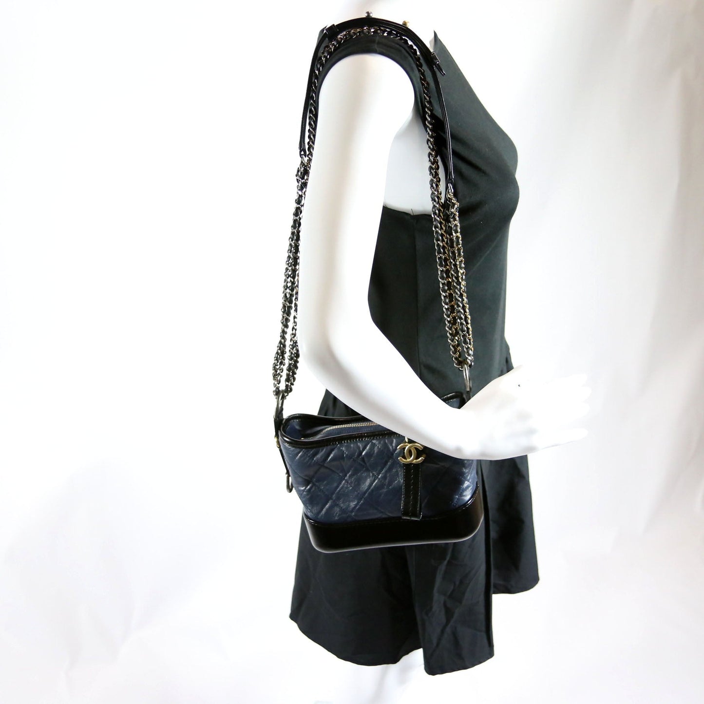Gabrielle Hobo Small Calfskin 27M Blue/Black
