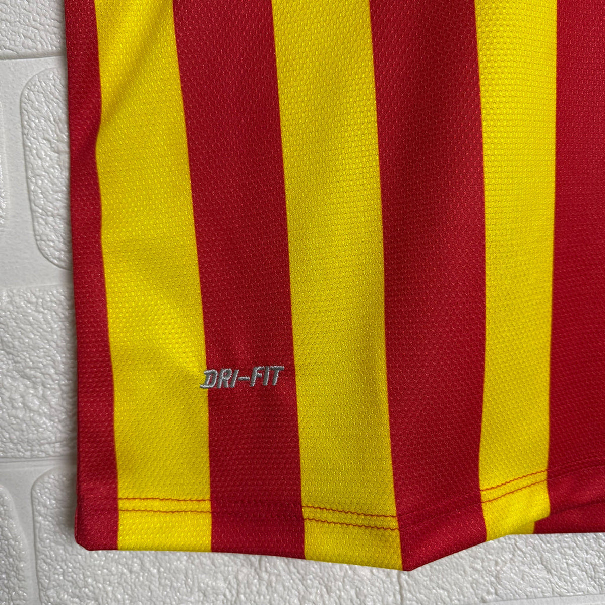 Barcelona 2013/14 Away Retro Jersey – view 4
