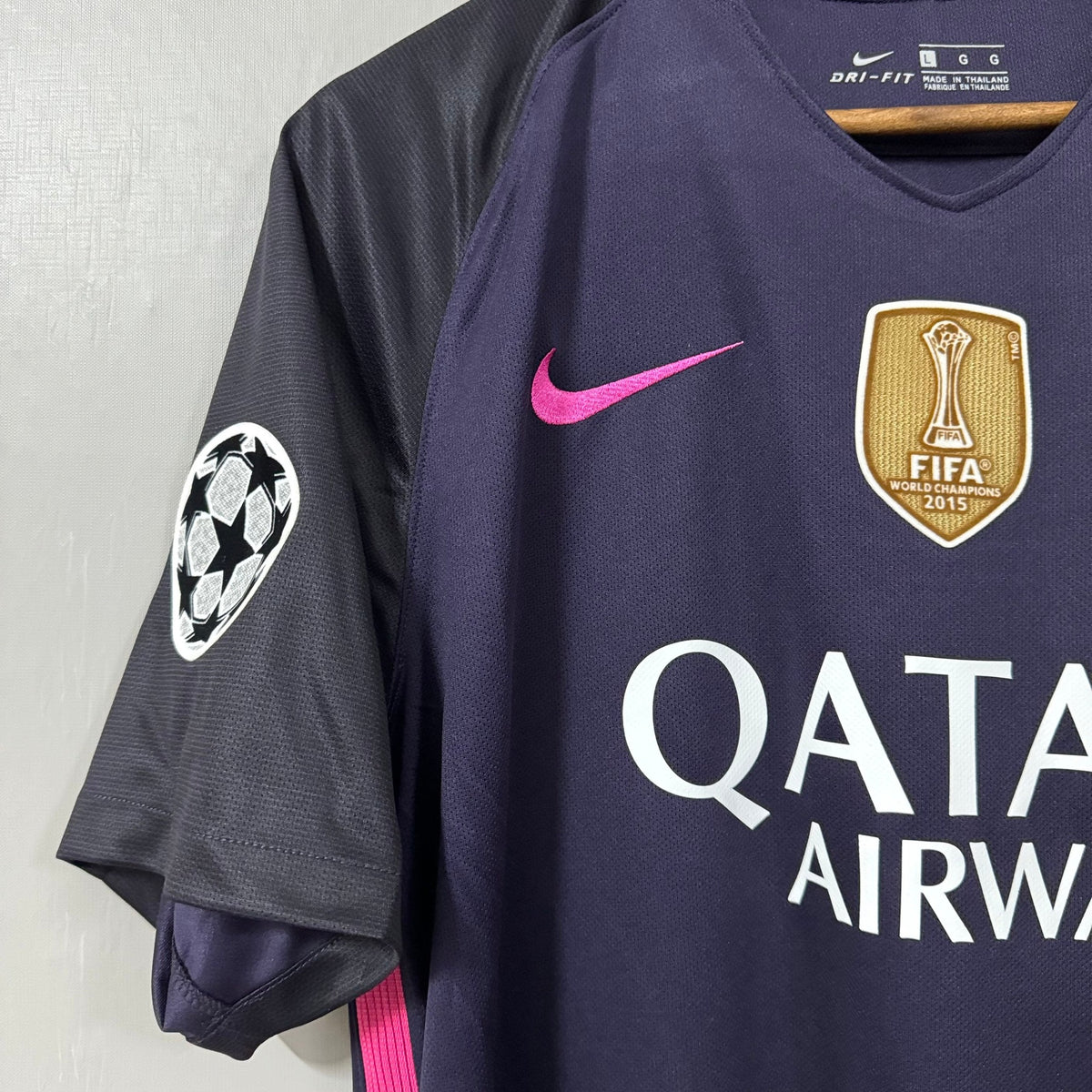Barcelona 2016/17 Away Retro Jersey – view 4