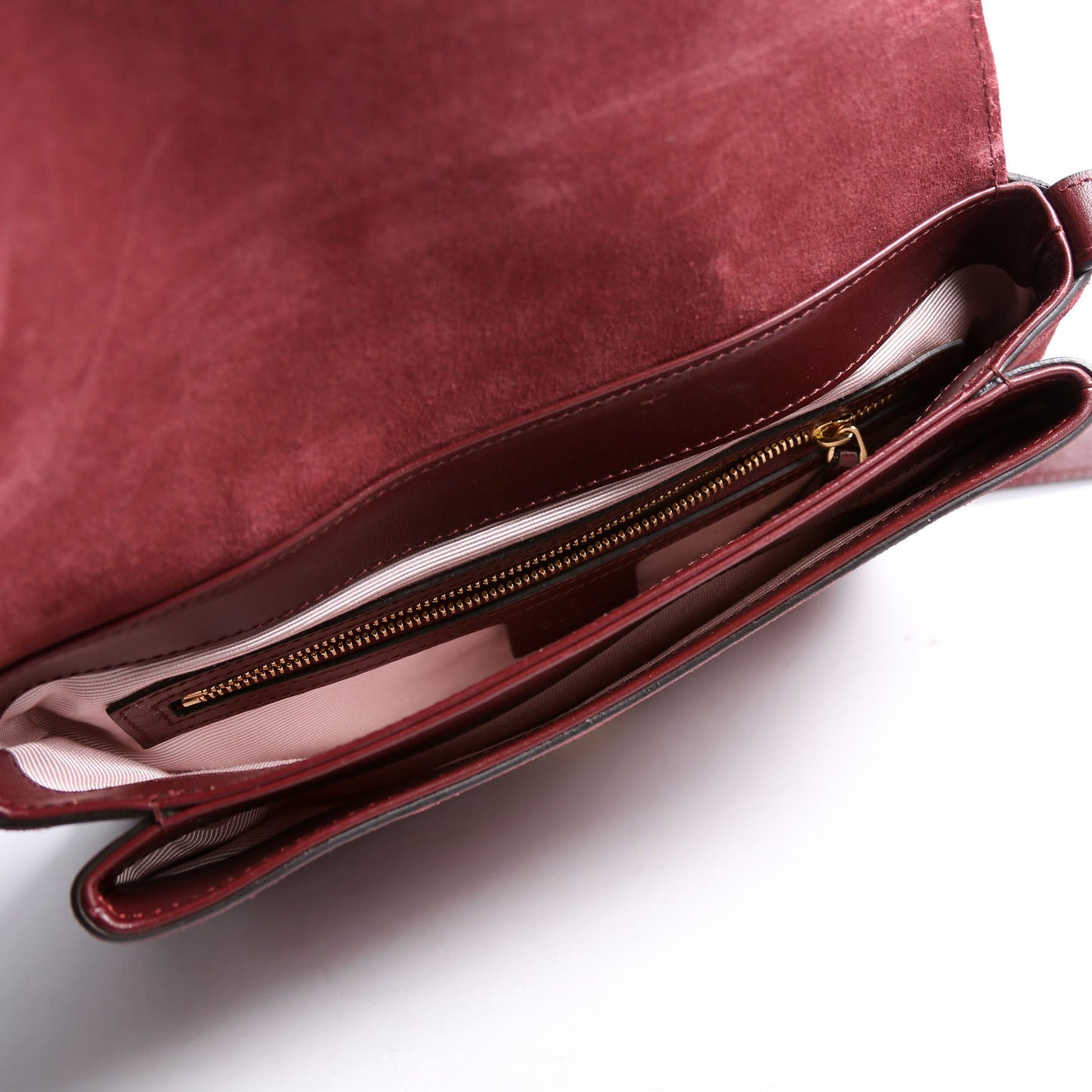 550126 Arli Flap Medium Suede Burgundy
