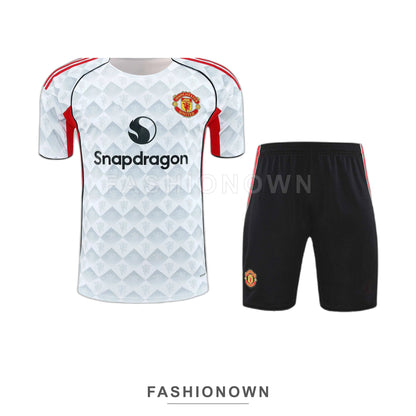 Manchester United 2025/26 Training Set – White Diamond Pattern