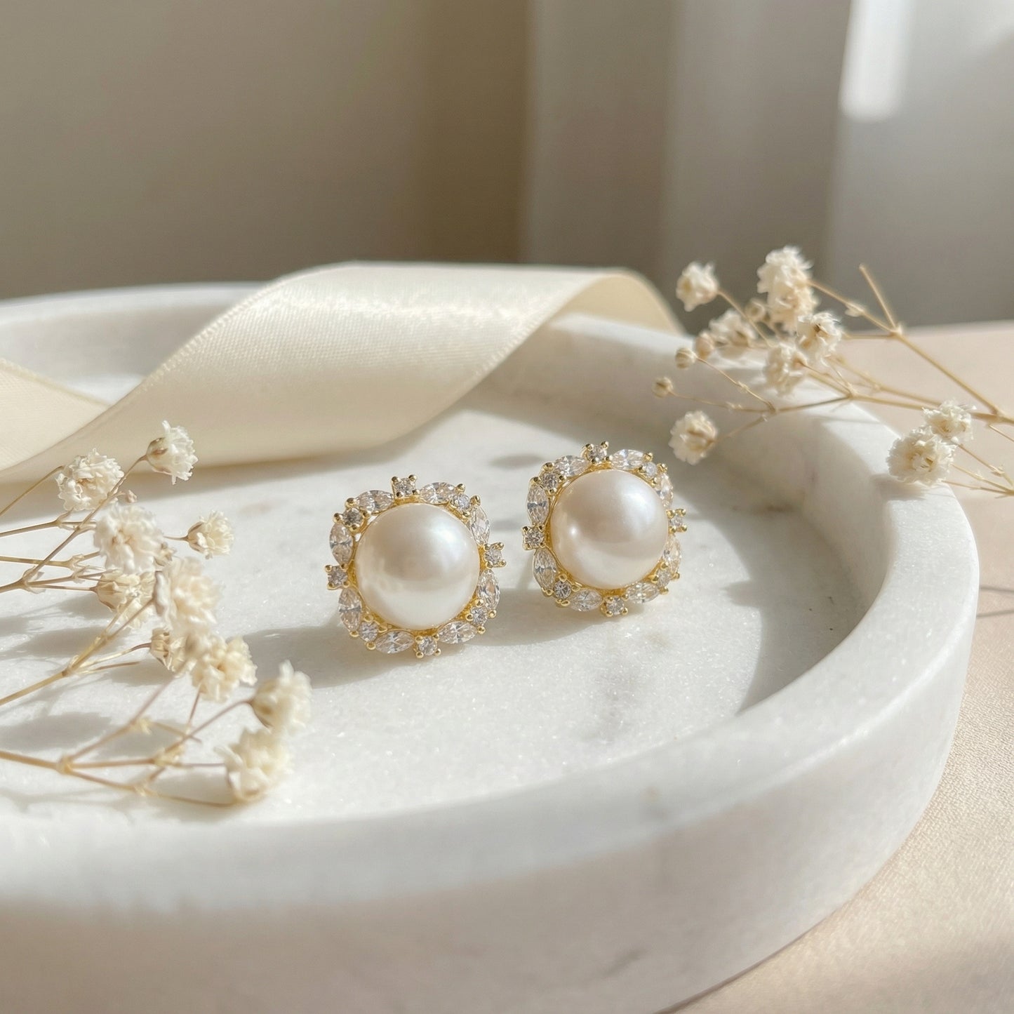 925 Sterling Silver Elegant White Pearl Stud Earrings