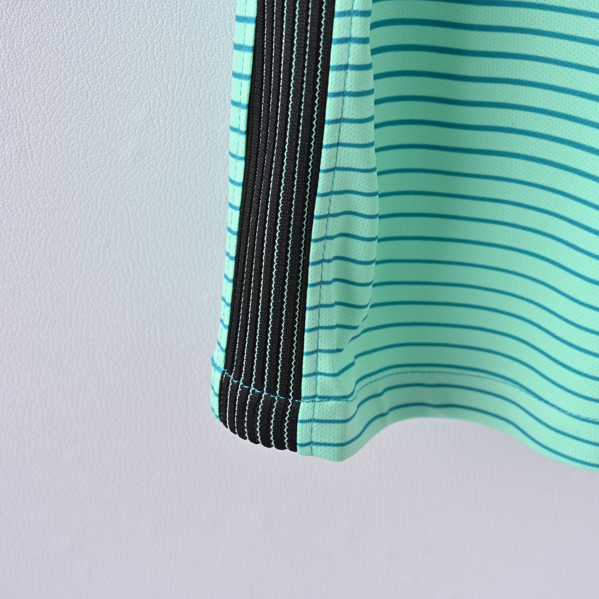 Barcelona 2016/17 Away (Third Kit) Retro Jersey – view 4