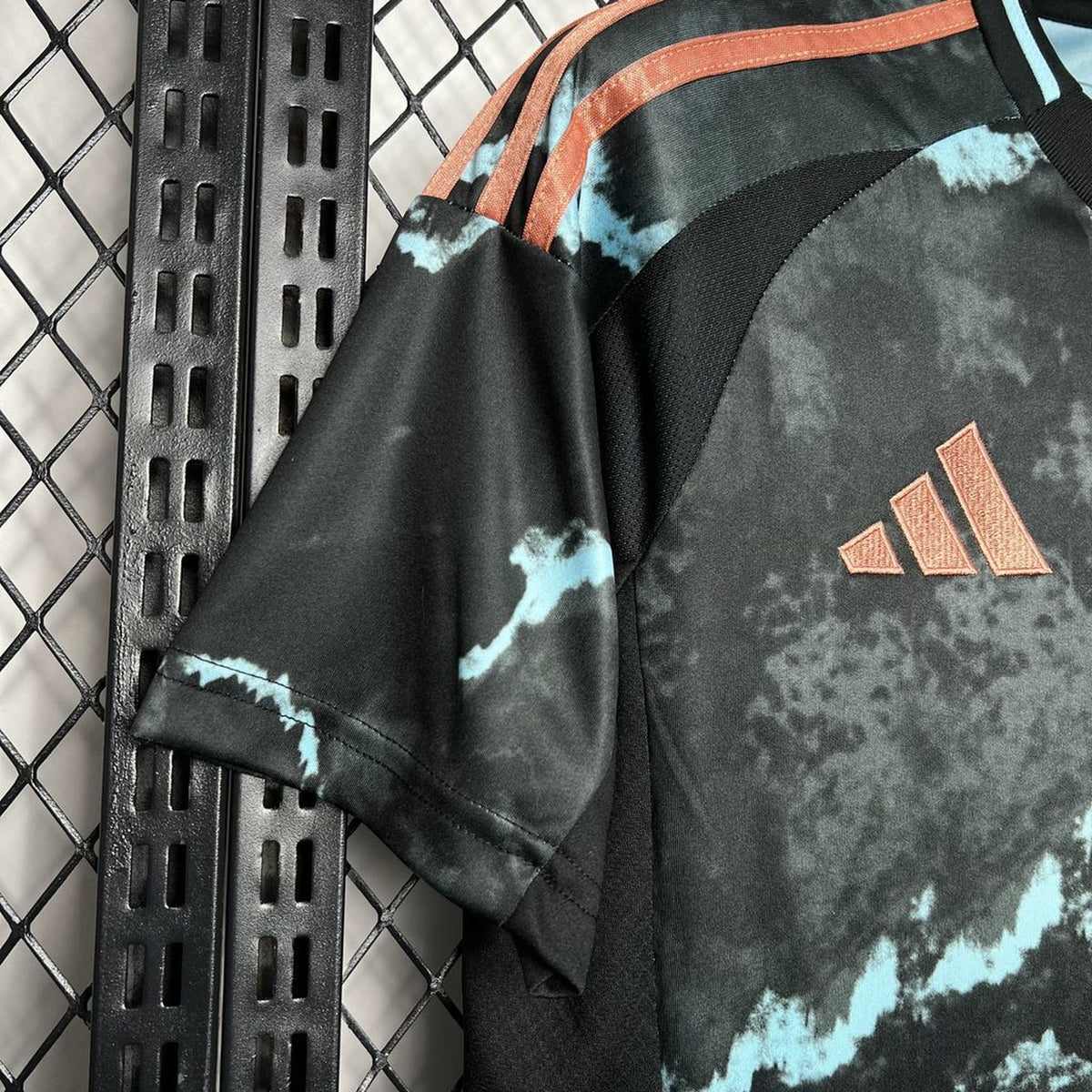 Bayern Munich 2024/25 Away Jersey – view 4