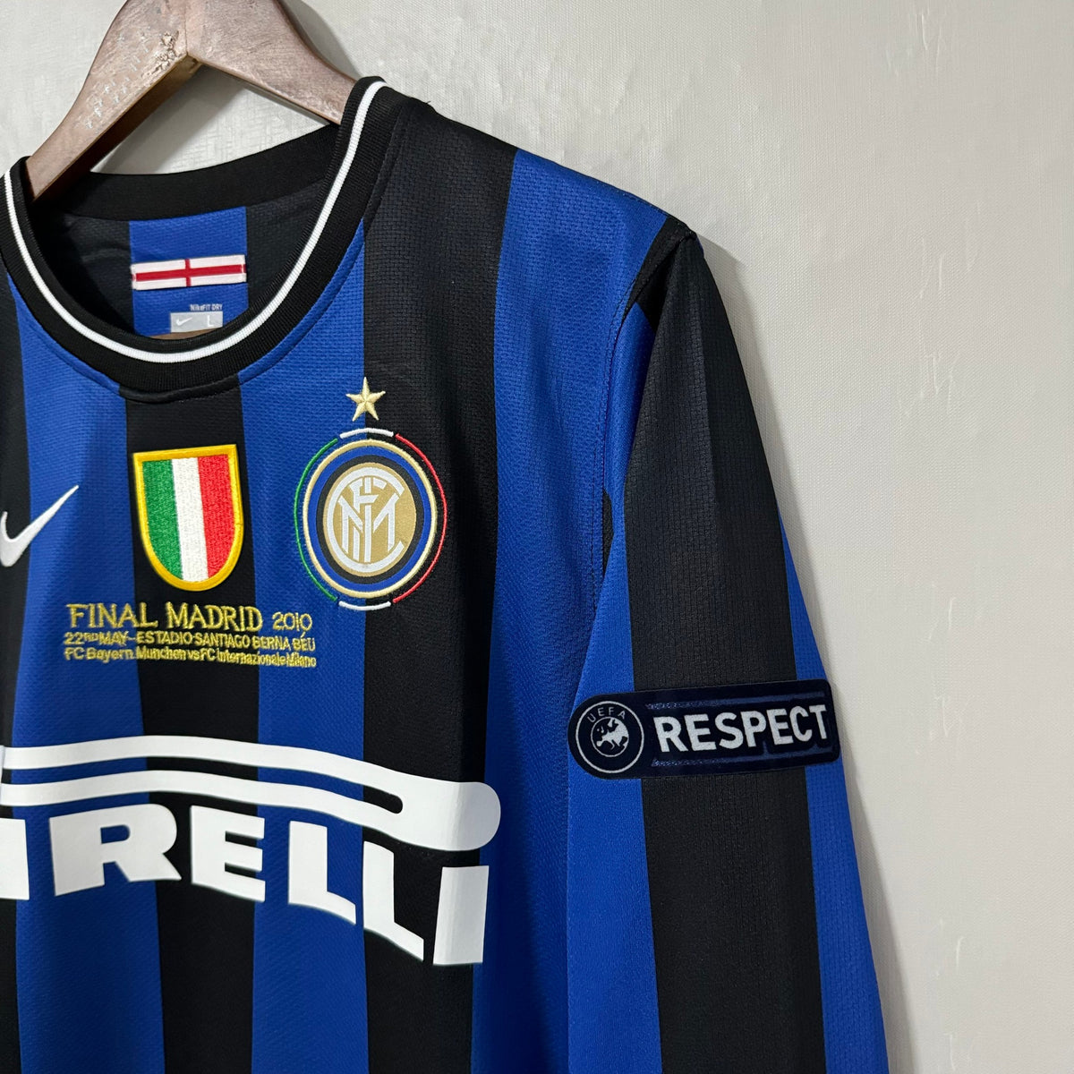 Inter Milan 2009/10 Home (UCL Final) Long-Sleeve Retro Jersey – view 3