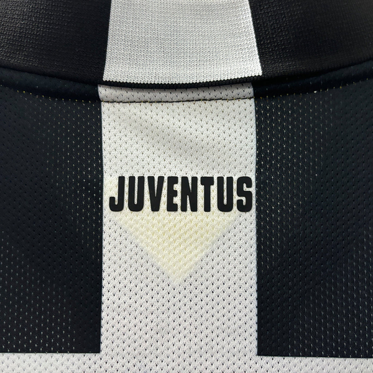 Juventus 2014/15 Home Retro Jersey – view 3