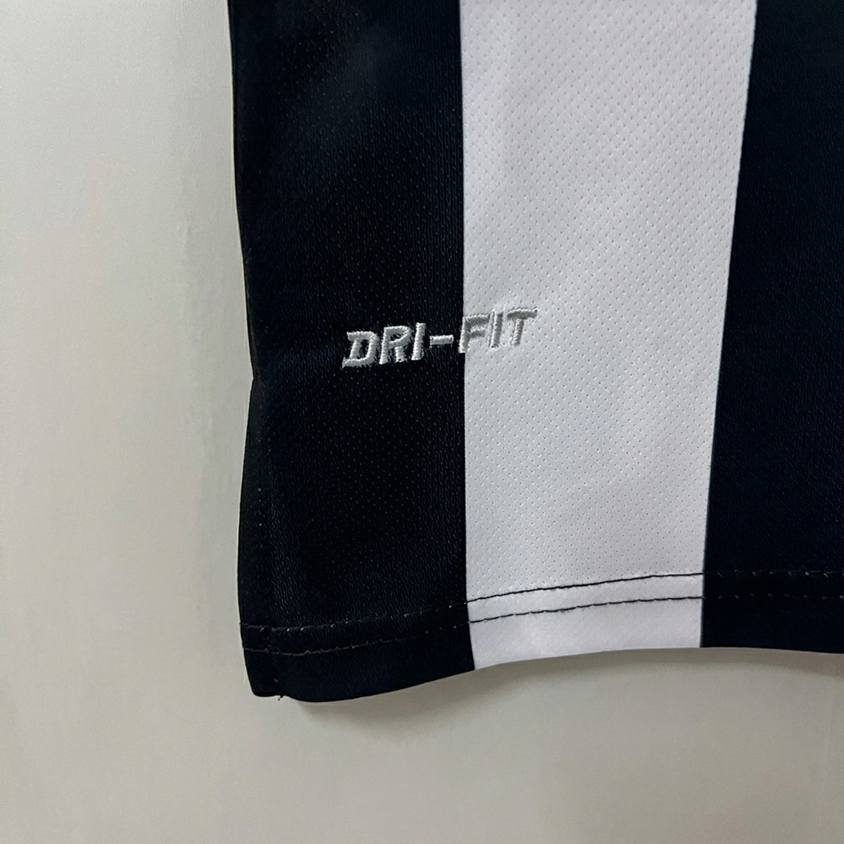Juventus 2014/15 Home Retro Jersey – view 4
