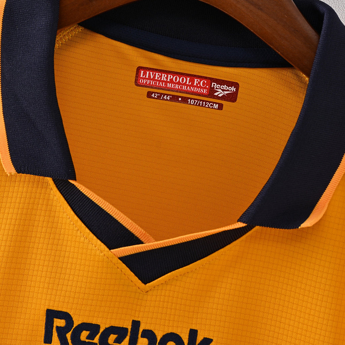 Liverpool 2000/01 Away Retro Jersey – view 4