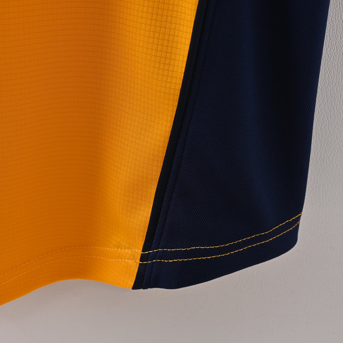 Liverpool 2000/01 Away Retro Jersey – view 6