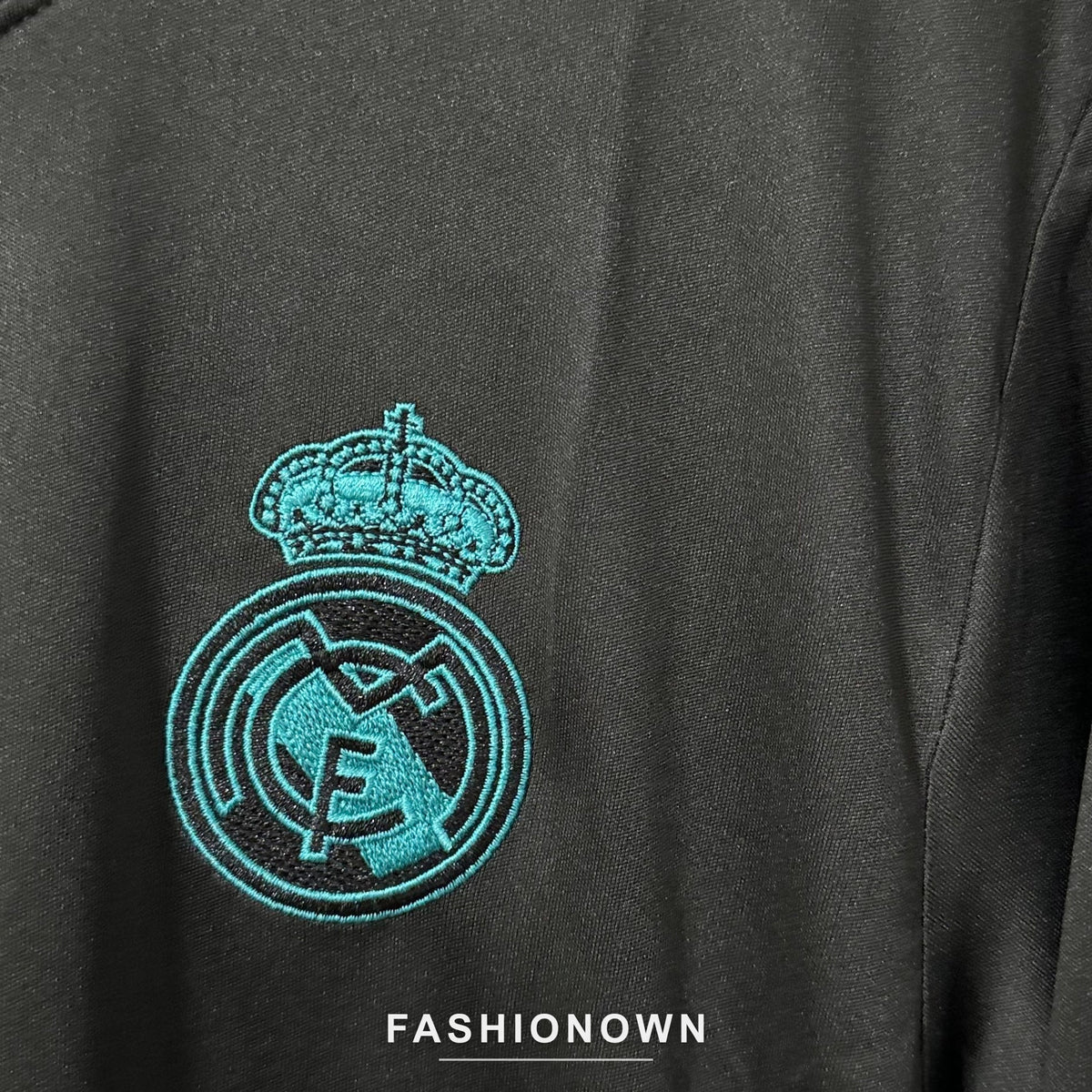 Real Madrid 2017/18 Away Long-Sleeve Retro Jersey – view 3