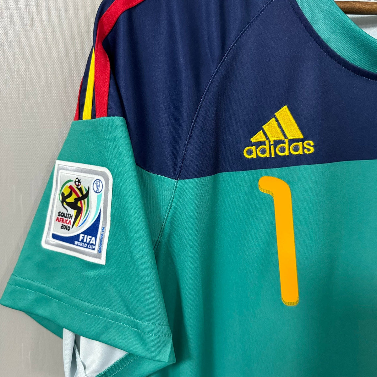 Spain 2010 World Cup Goalkeeper Retro Jersey (Home) – view 3