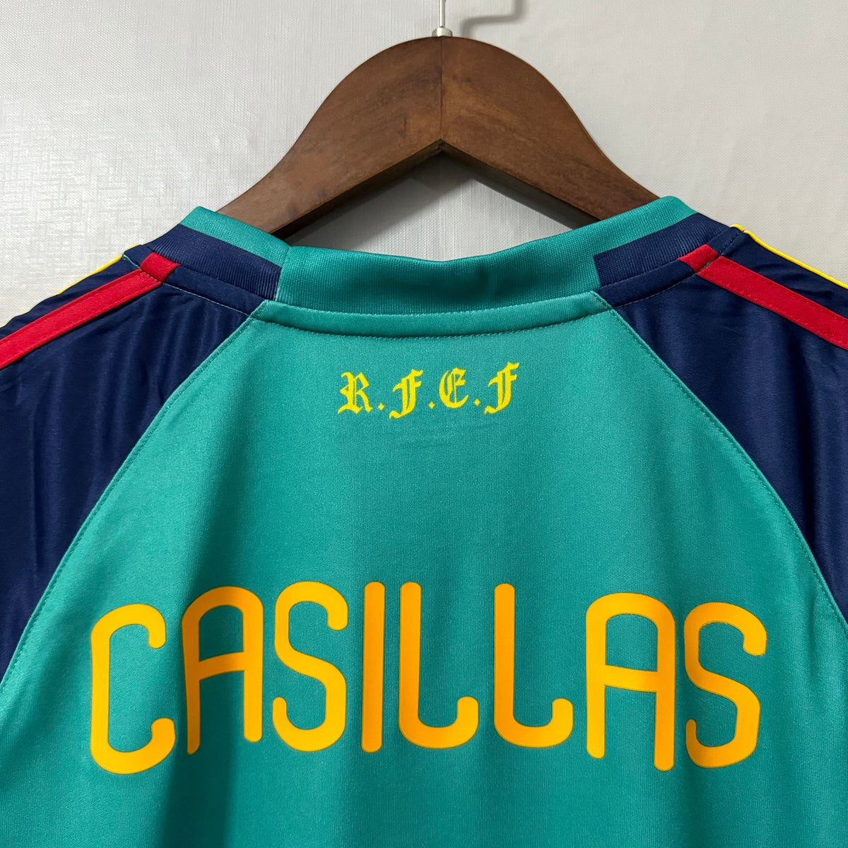 Spain 2010 World Cup Goalkeeper Retro Jersey (Home) – view 4